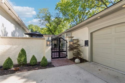 7907 Bristol Ct, Prairie Village, KS, 66208-5203 | Card Image