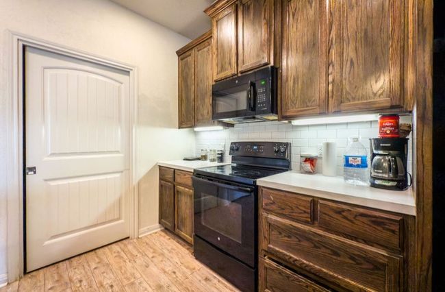310 N Bermuda St, House other with 3 bedrooms, 2 bathrooms and null parking in Lacy Lakeview TX | Image 18