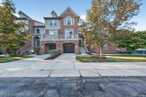 37508 Newburgh Park Cir, Livonia, MI, 48152-1372 | Card Image