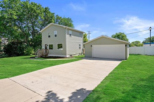 3662 S 32nd Street, Greenfield, WI, 53221 | Card Image