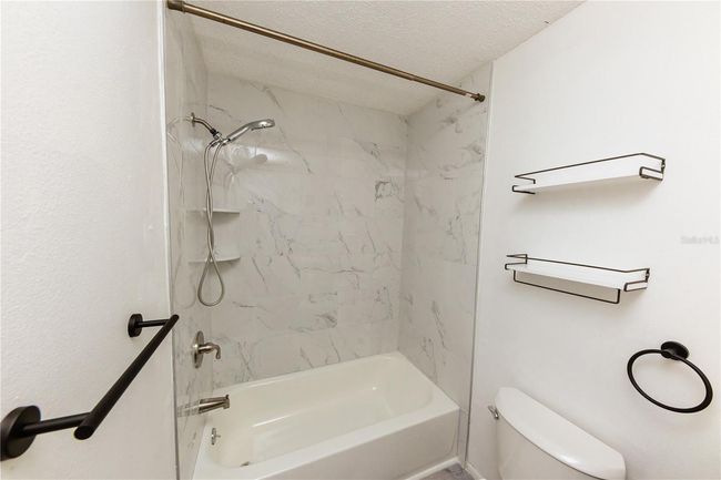 GUEST BATHROOM | Image 13