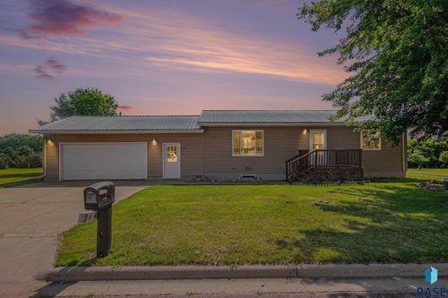 706 S Maple St Street, Howard, SD, 57349 | Card Image