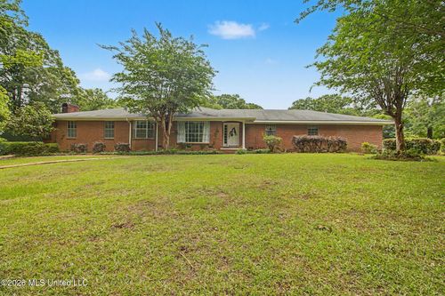 810 E College Avenue, Wiggins, MS, 39577 | Card Image