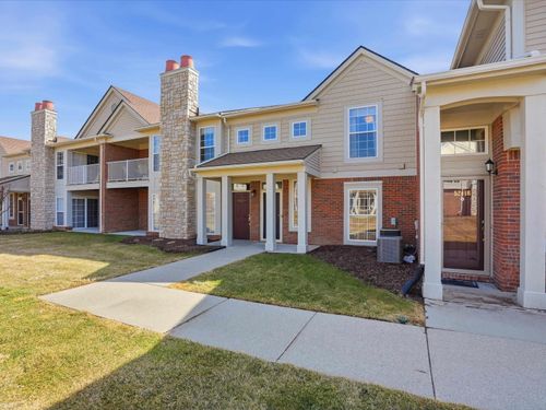 52124 Naugatuck Drive, Macomb Township, MI, 48042 | Card Image