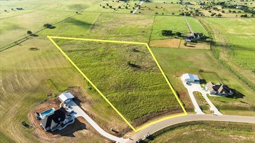 611 Willow Moon Ranch Rd, Crawford, TX, 76638-2507 | Card Image