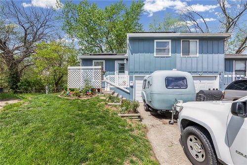 8462 Lane Dr, Raytown, MO, 64138-3275 | Card Image