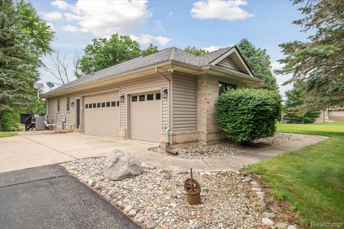1847 Brandy Ln, Brighton, MI, 48114-8945 | Card Image