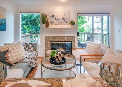 apt-105-301 W Raye St, Seattle, WA, 98119-2332 | Card Image