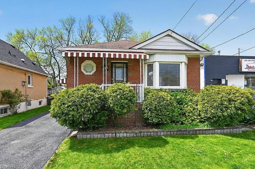 954 Queensdale Ave E, Hamilton, ON, L8T1H6 | Card Image