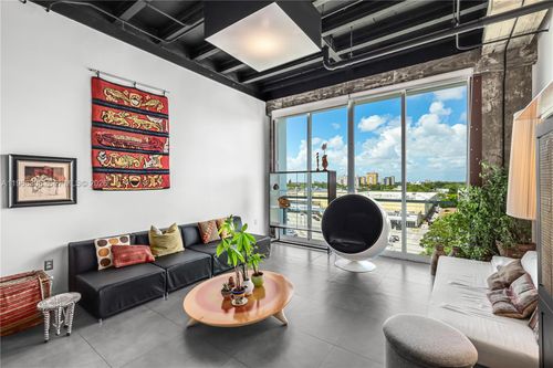 r-613-8101 Biscayne Blvd, Miami, FL, 33138-4669 | Card Image