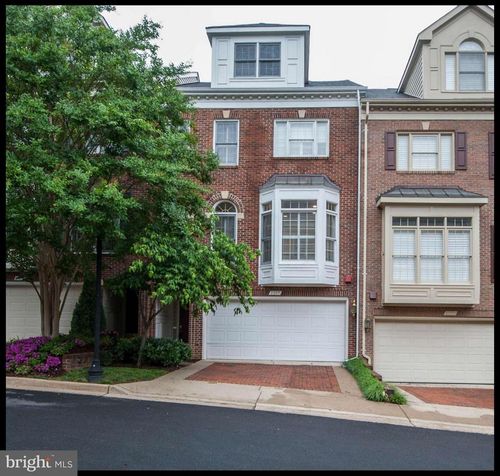 2217 N Oak Ct, ARLINGTON, VA, 22209-1130 | Card Image