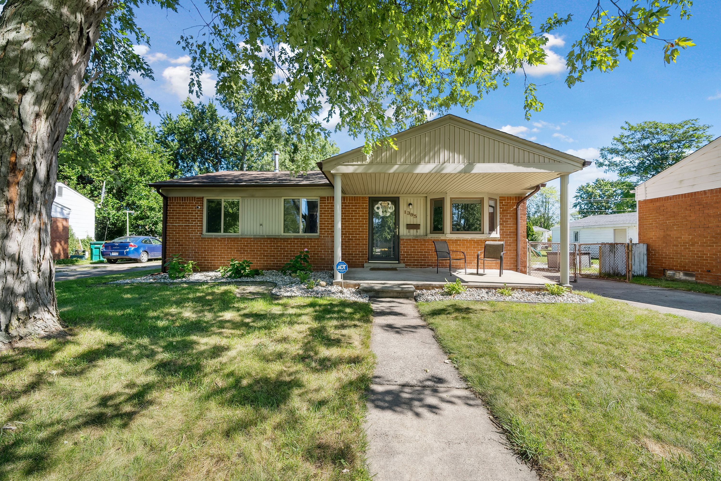 Byron Ave, Ypsilanti, MI 48198
