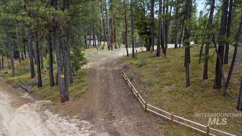 27 N Meadow Creek Rd, Centerville, ID, 83631-4136 | Card Image