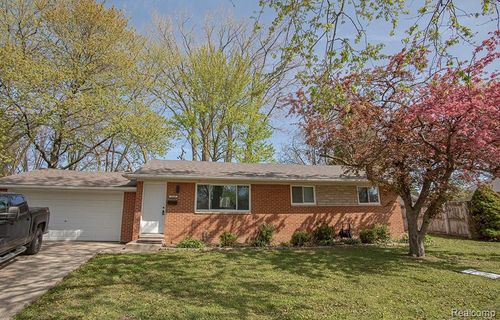 20401 Luna St, Clinton Twp, MI, 48035-2649 | Card Image