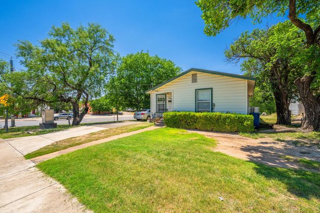 208 Francisco Lemos St, House other with 3 bedrooms, 1 bathrooms and null parking in Kerrville TX | Image 7