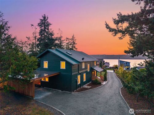 3267 Harbor View Dr, Langley, WA, 98260-8028 | Card Image