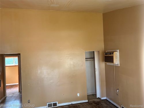 18411 Conley St, Detroit, MI, 48234-2211 | Card Image