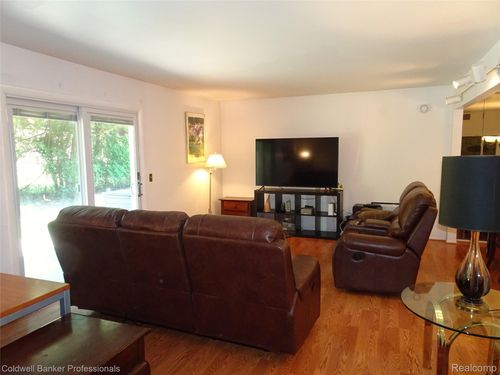 1194 Rolling Hills Dr, Bloomfield Hills, MI, 48302-2838 | Card Image