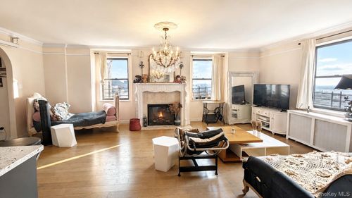16b-49 E 96th St, New York, NY, 10128-0782 | Card Image