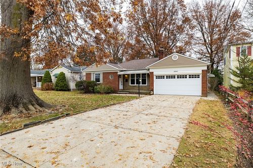 38841 Harmondale Dr, Willoughby, OH, 44094-7913 | Card Image