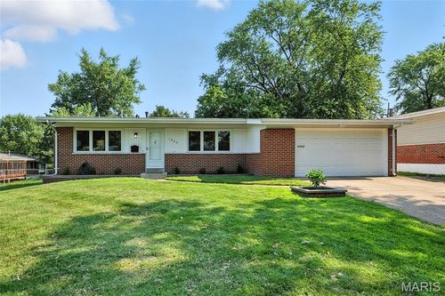 1400 Paddock Dr, Florissant, MO, 63033-2241 | Card Image