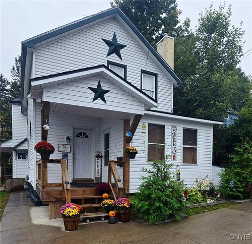 61 Austin St, Gouverneur, NY, 13642-1001 | Card Image