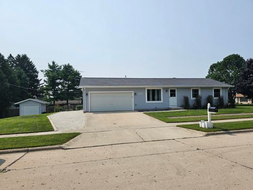 2302 S 12th St, Manitowoc, WI, 54220-6526 | Card Image
