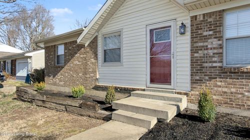 8209 Vaughn Mill Rd, Louisville, KY, 40228-2133 | Card Image