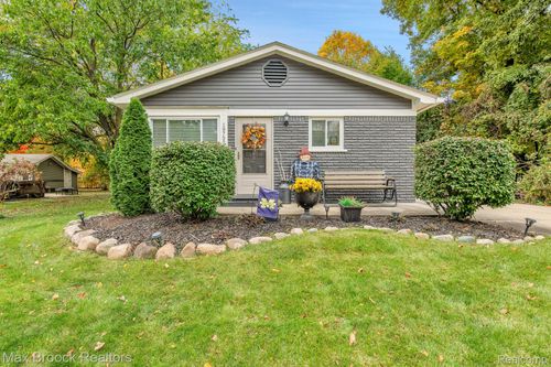 19737 Clement Rd, Northville Township, MI, 48167-1711 | Card Image