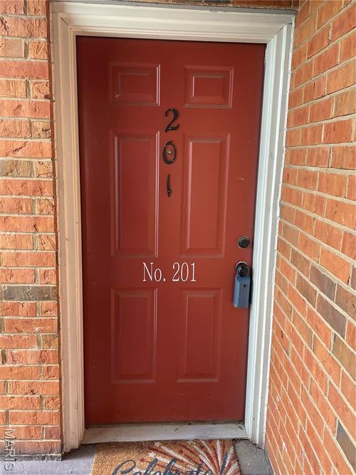 apt-201-1982 Greenpoint Dr, Kirkwood, MO, 63122-5244 | Card Image