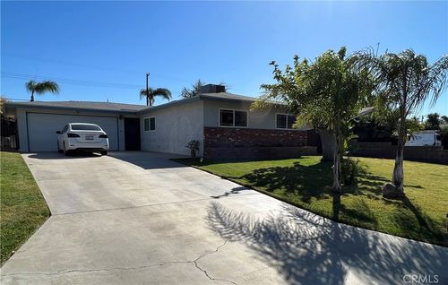 722 Forest Park Dr, Riverside, CA, 92501-1331 | Card Image