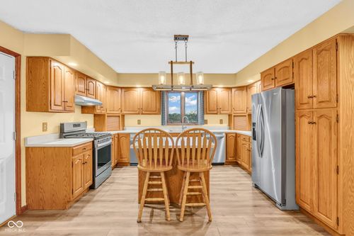 684 Bonebrake Rd, Veedersburg, IN, 47987-8113 | Card Image