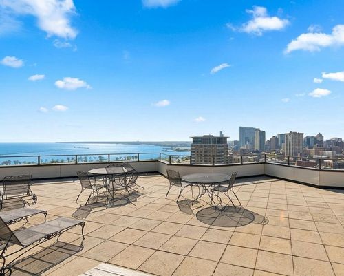 5d-1633 N Prospect Avenue, Milwaukee, WI, 53202 | Card Image