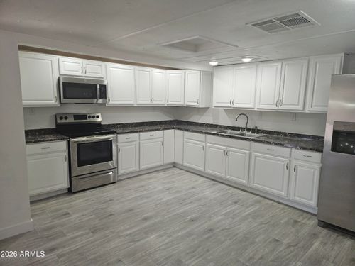 1584 N Wood St, Casa Grande, AZ, 85122-3139 | Card Image