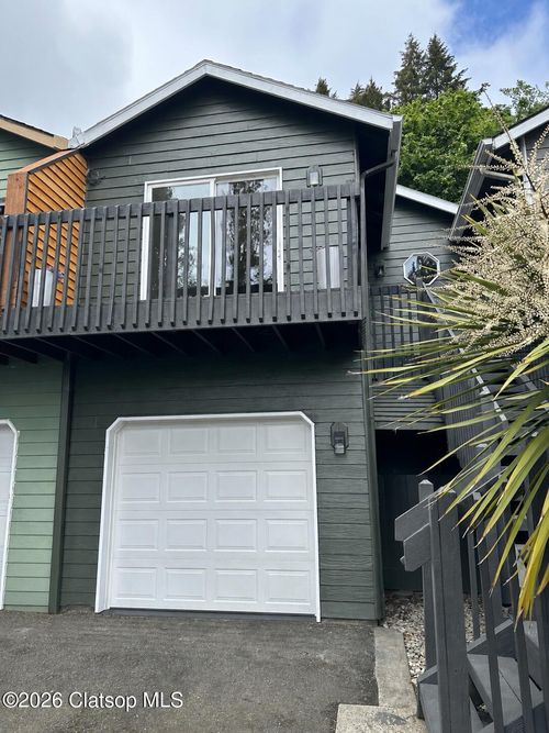 1316 Olney Ave, Astoria, OR, 97103-5534 | Card Image