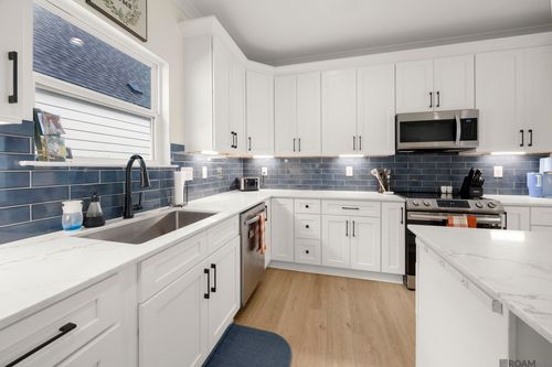 810 S Audubon Place Ave, Gonzales, LA, 70737-4380 | Card Image