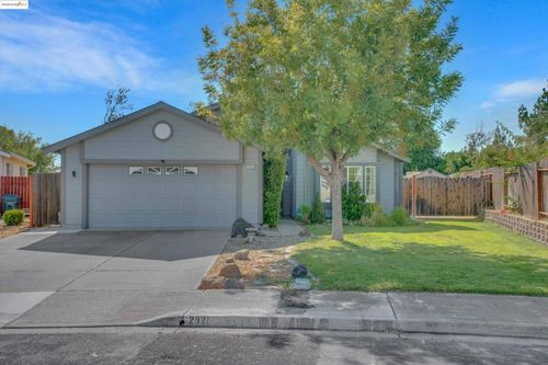 2921 Honeysuckle Cir, Antioch, CA, 94531-6328 | Card Image