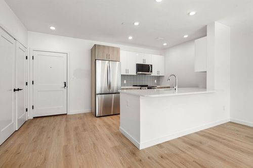 302-40 Centre St, Brookline, MA, 02446-2885 | Card Image