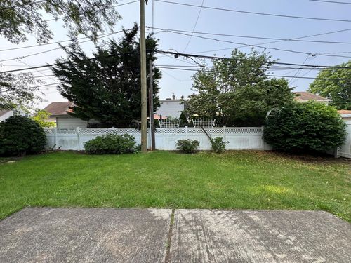 36 Hollyhock Rd, Levittown, NY, 11756-2406 | Card Image