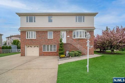 2 Millo Pl, Little Ferry, NJ, 07643-1013 | Card Image