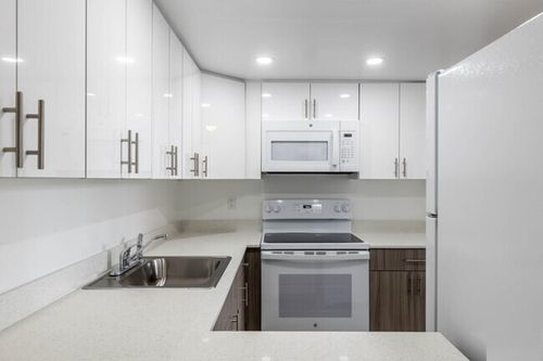 85-202-401 Nw 34th St, Pompano Beach, FL, 33064-2806 | Card Image