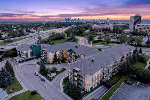 323-3111 34 Ave Nw, Calgary, AB, T2L0Y2 | Card Image