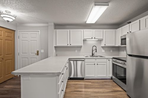 205-1321 Lake Drive W, Chanhassen, MN, 55317 | Card Image