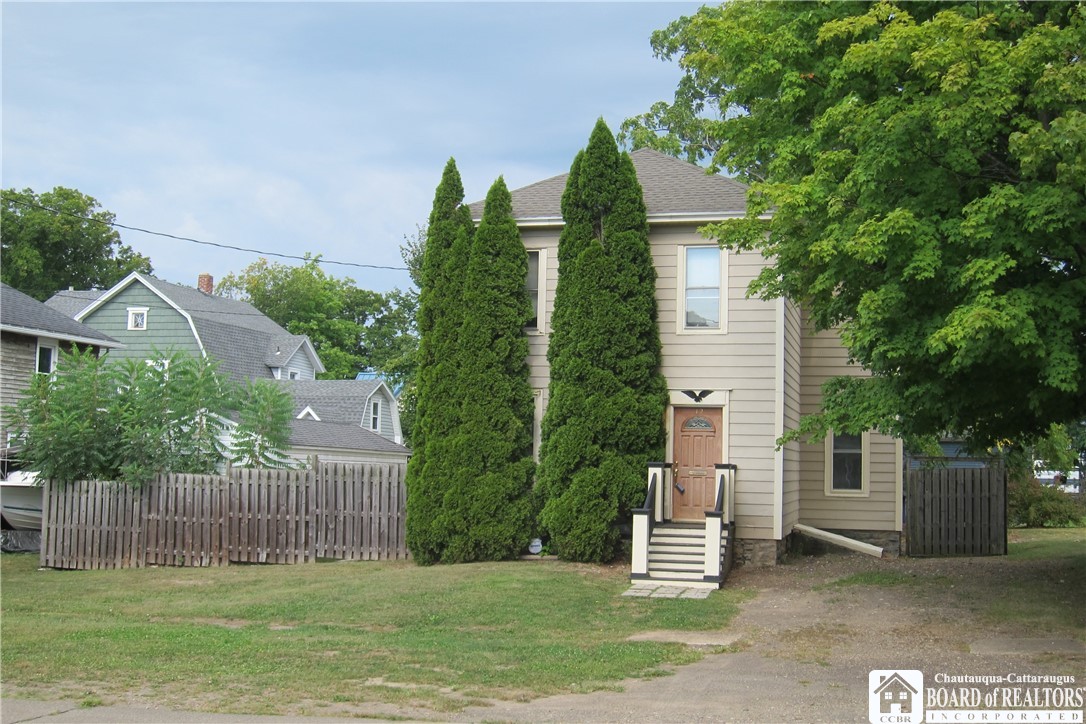 Lafayette St, Silver Creek, NY 14136
