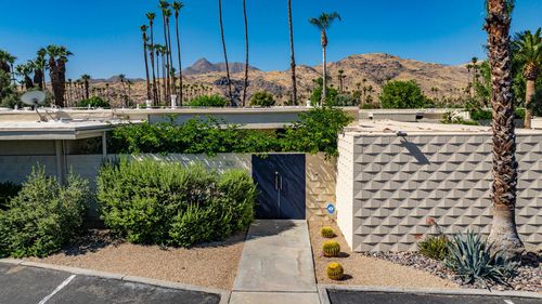 320 Desert Lakes Dr, Palm Springs, CA, 92264 | Card Image