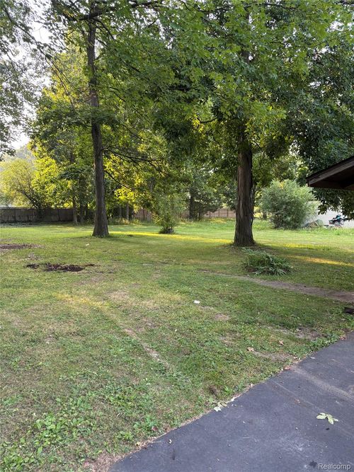 3014 N Center Rd, Flint, MI, 48506 | Card Image