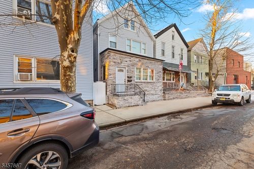 13 Meadow St, Bayonne, NJ, 07002-4511 | Card Image