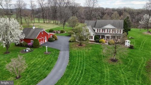 6516 Schoolhouse Rd, Hershey, PA, 17033-9237 | Card Image