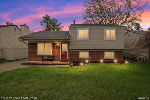 33984 Little Mack Ave, Clinton Township, MI, 48035-3493 | Card Image