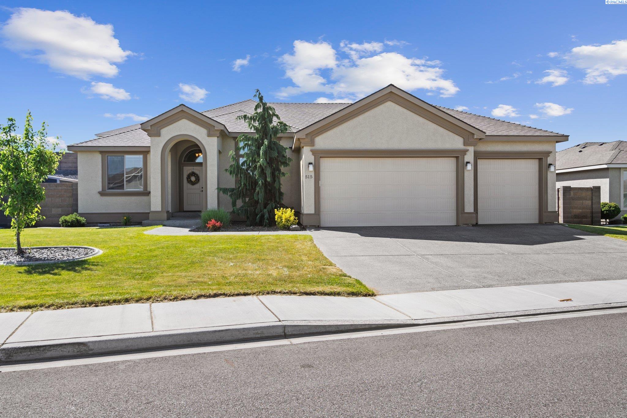 Athens Dr, West Richland, WA 99353